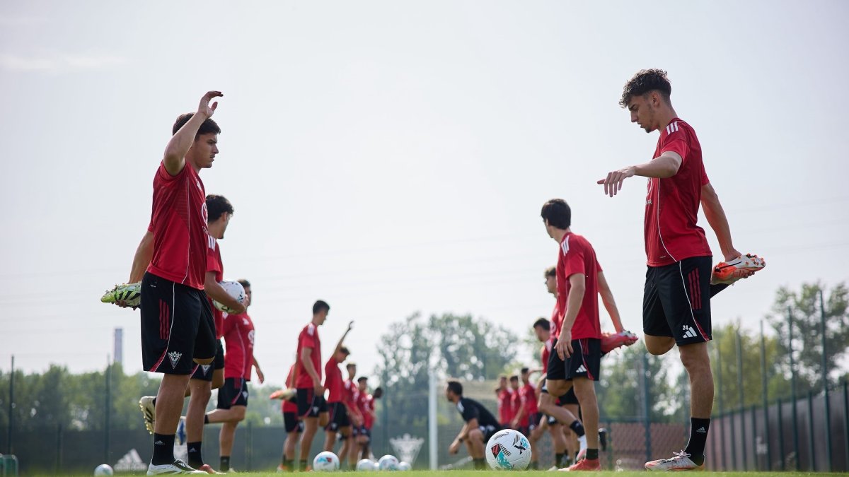 El equipo durante uno de los entrenamientos para preparar el partido ante el Cádiz.