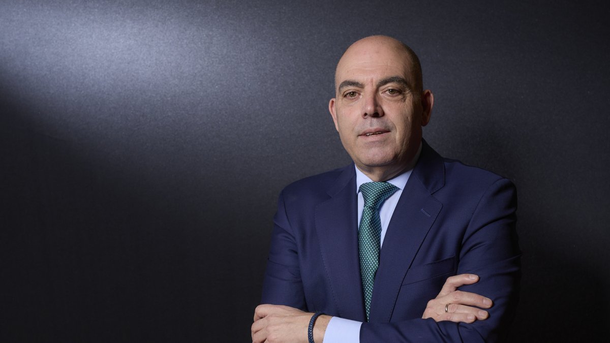 Archivo - El presidente de ATA, Lorenzo Amor, posa para Europa Press, en Madrid (España).