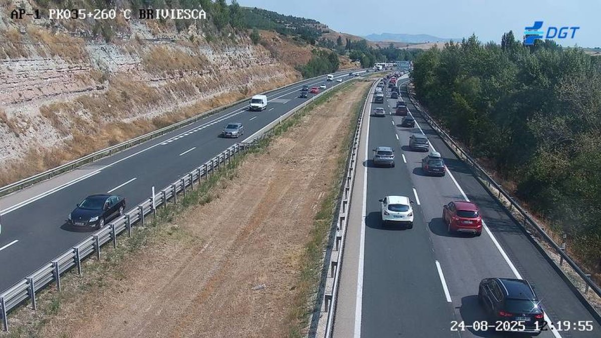 Retenciones de vehículos en la AP-1 en Briviesca.