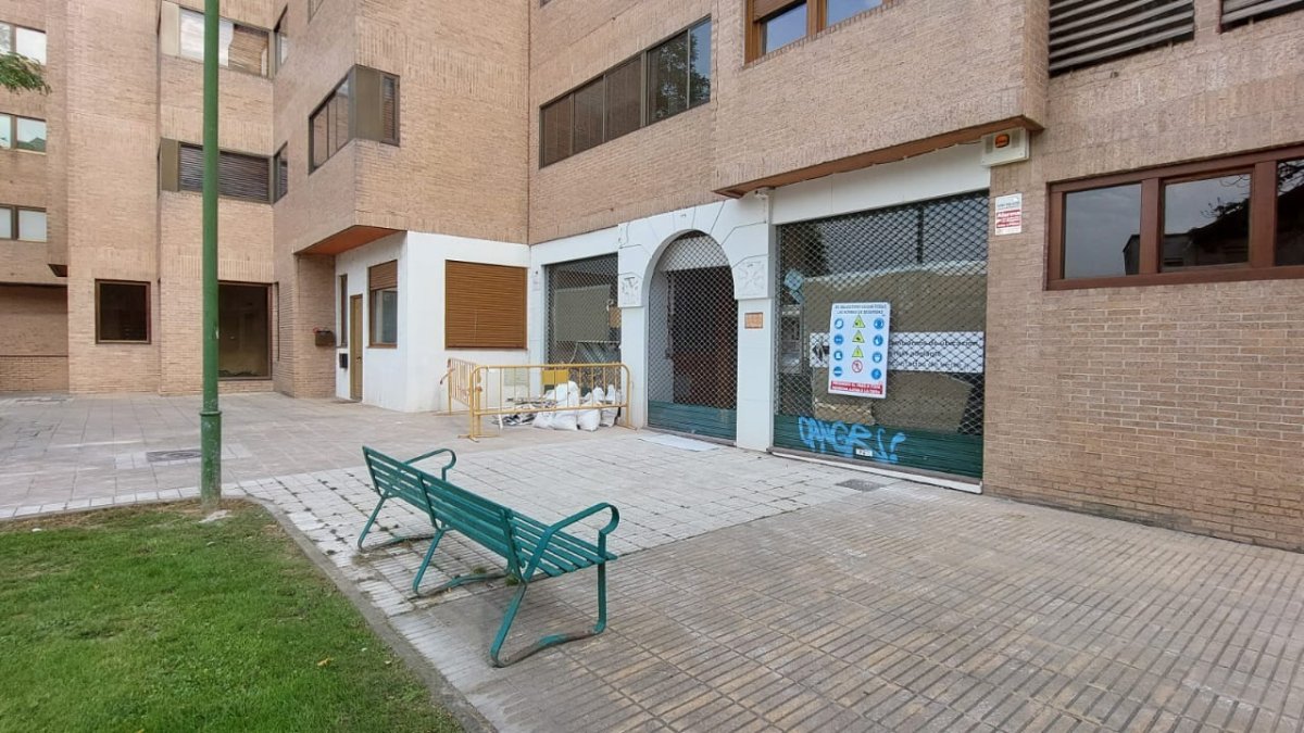 Local en pleno proceso de transformación en vivienda en la calle San Pedro de Cardeña.