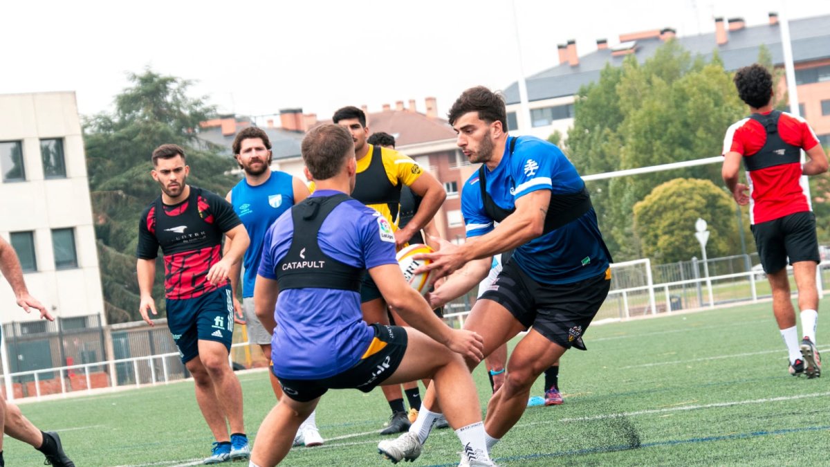 Así prepara el Recoletas Burgos Caja Rural su regreso a la División de Honor 2025-2026.