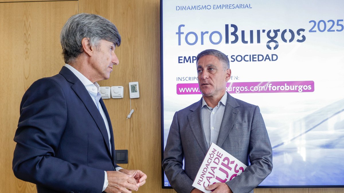 Javier Cuasante, responsable de Dinamismo Empresarial de Fundación Caja de Burgos, junto a Rafael Barbero, director general de la entidad.