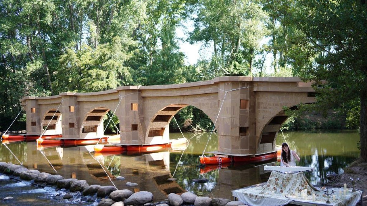 Una gran estructura de más de treinta metros de longitud cruza de manera simbólica el cauce del Arlanza como reclamo del festival.