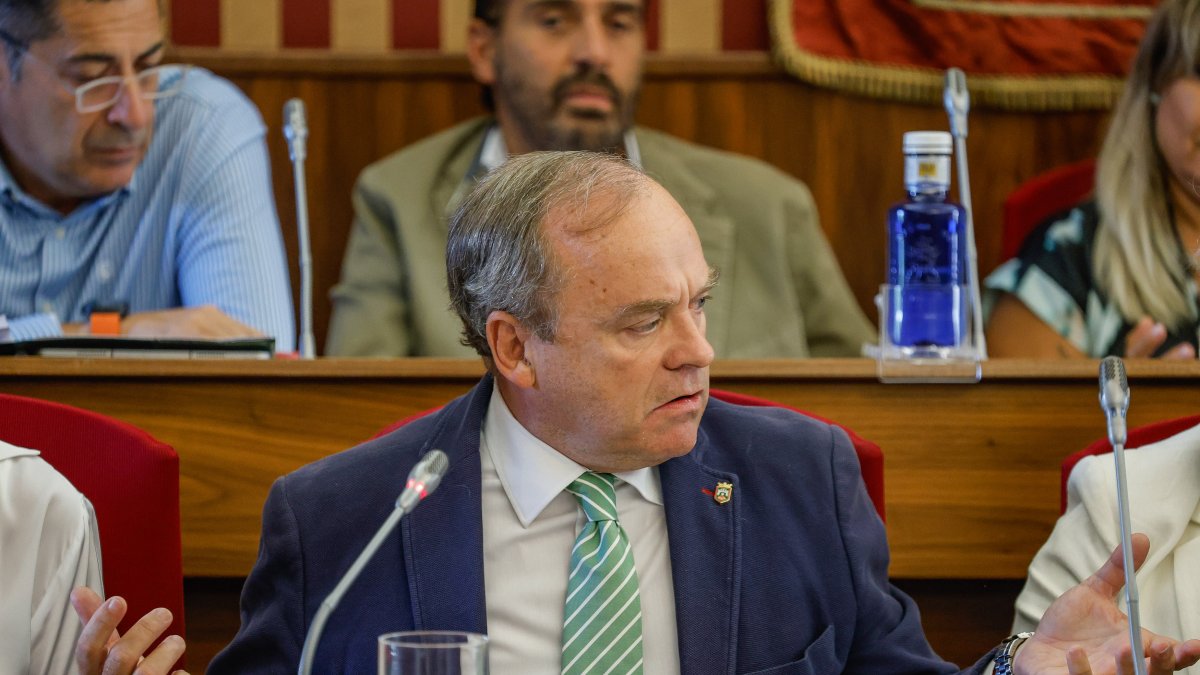 Martínez- Acitores interviene en el Pleno del Ayuntamiento de Burgos.