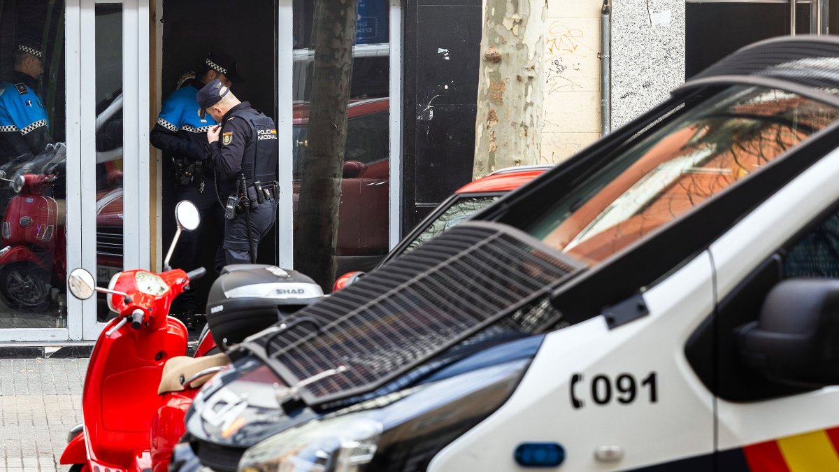 Policía Nacional y Local, en Burgos, durante un operativo conjunto contra el tráfico de drogas.