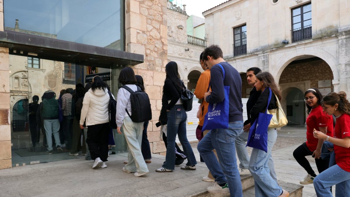 Alumnos de la Universidad de Burgos (UBU), en el inicio del curso 2025-2026.