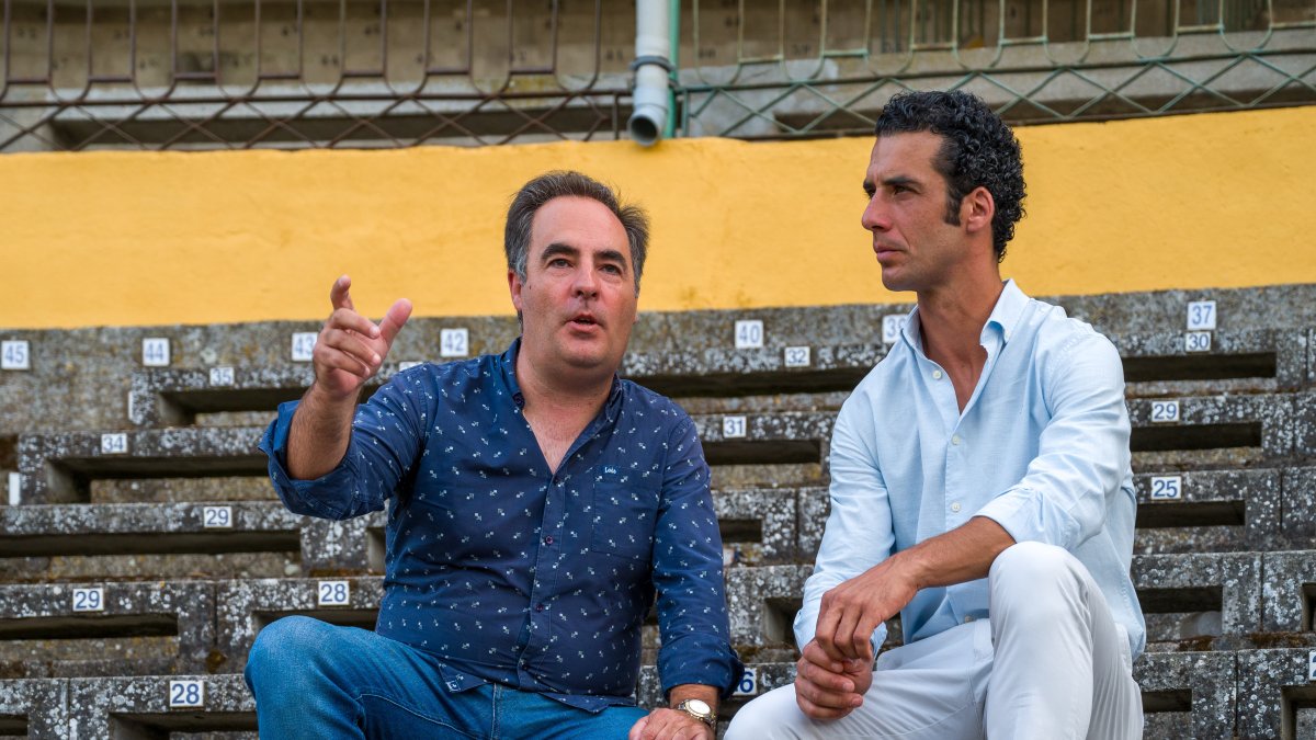 El torero burgalés y el ganadero Antonio Rubio. ECB