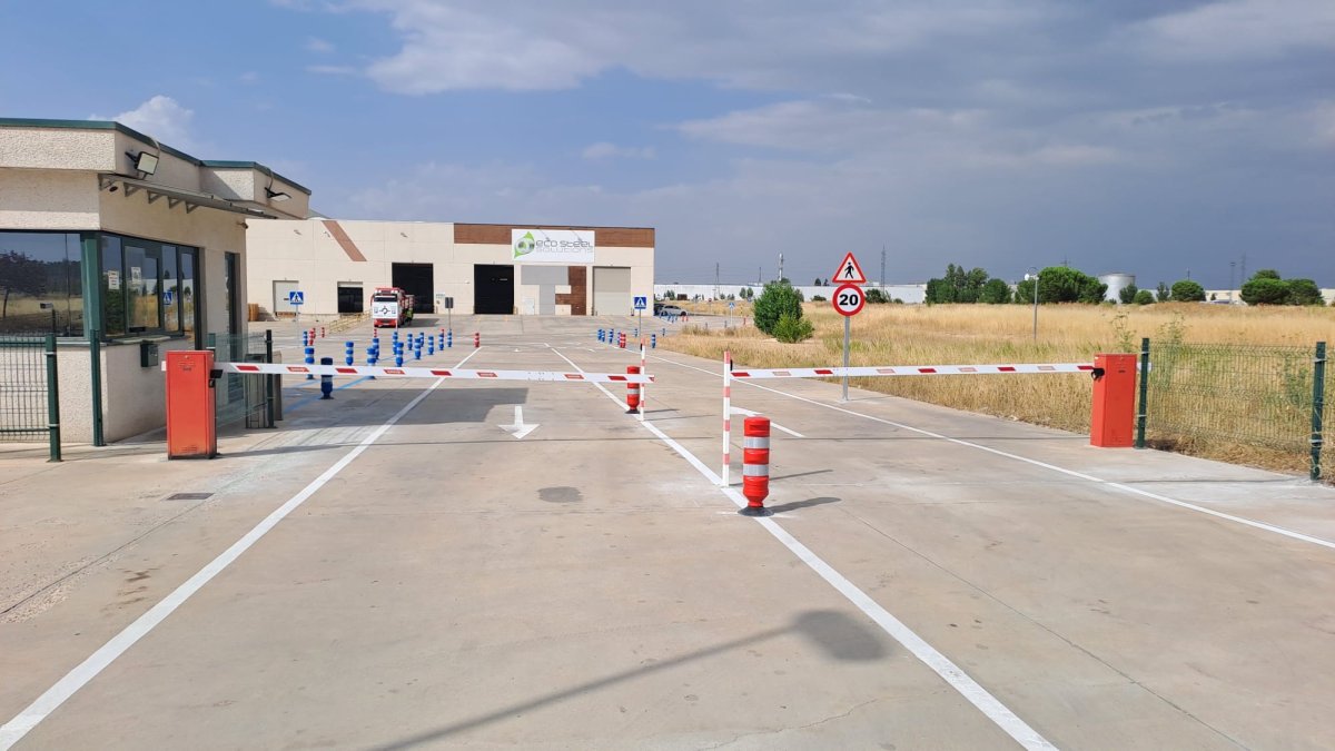 Acceso a la fábrica arandina