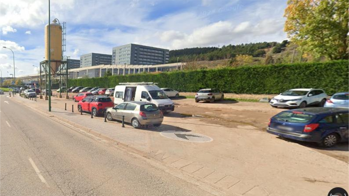 Zona junto al HUBU que se utiliza como aparcamiento y que se está acondicionando por parte del Ayuntamiento de Burgos.