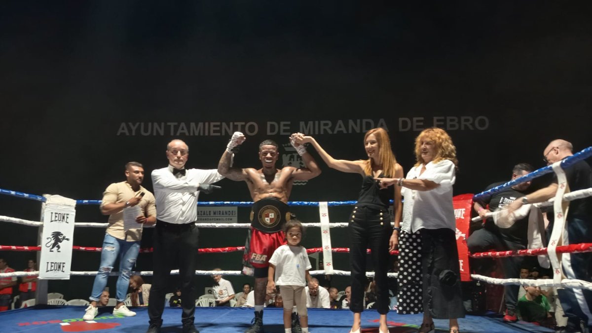 Baldospino celebra la victoria en su último combate.