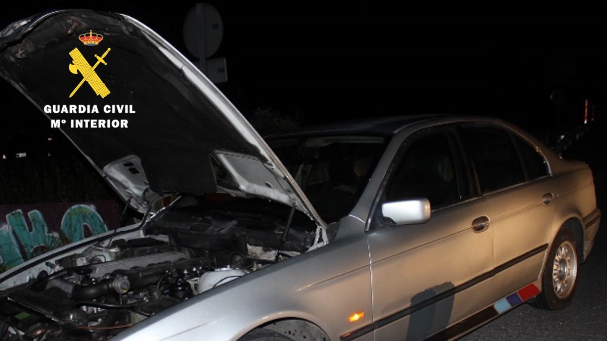 La Guardia Civil interviene en Burgos un vehículo con matrículas sustraídas y motor modificado.