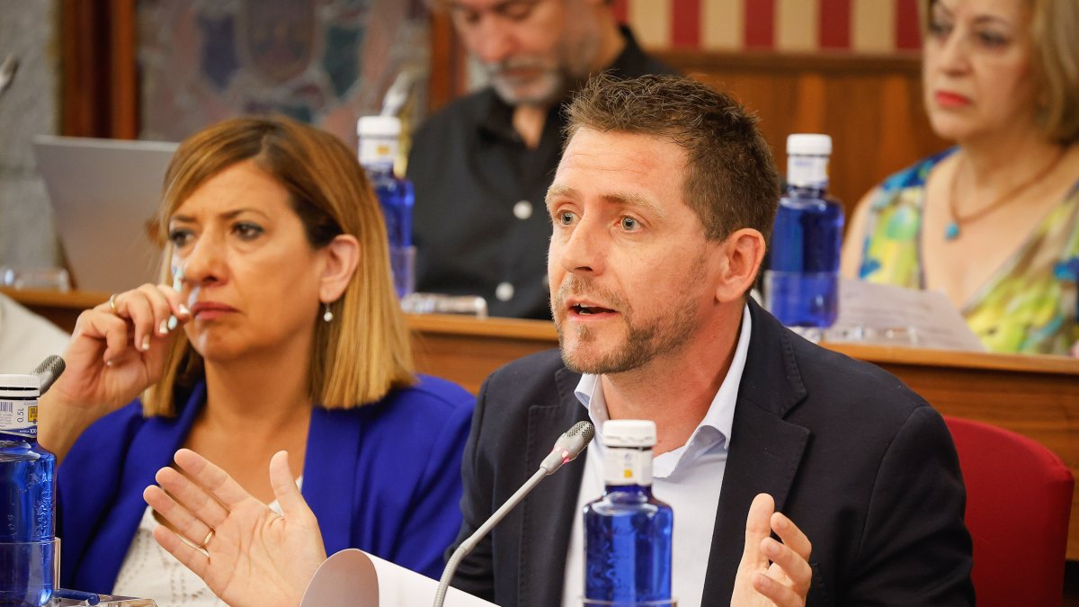 El viceportavoz socialista en el Ayuntamiento, Josué Temiño, en una intervención en el Pleno de septiembre.