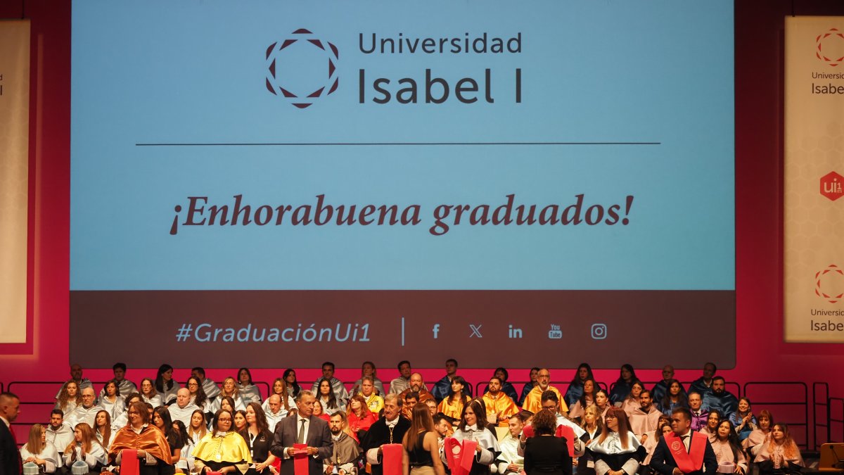 Graduación de la promoción 24-25 en la Universidad Isabel I