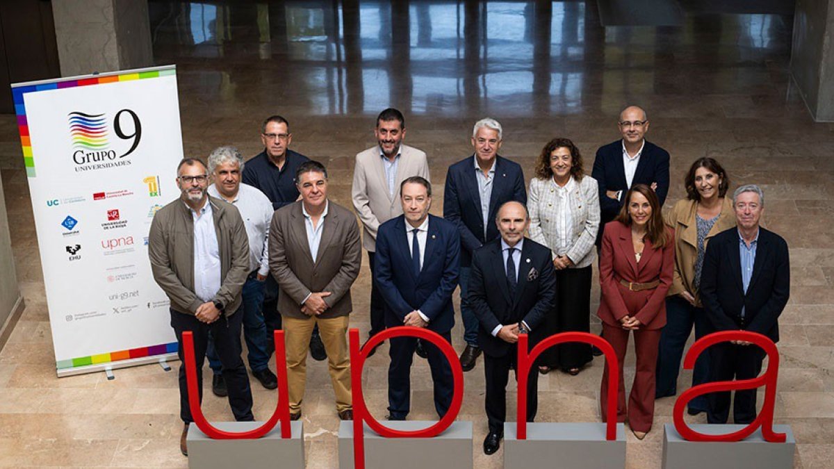 Representantes de la comisión de gerencias del G-9 de universidades, reunidos en Pamplona bajo la presidencia del rector de la Universidad de Oviedo, Ignacio Villaverde Menéndez.