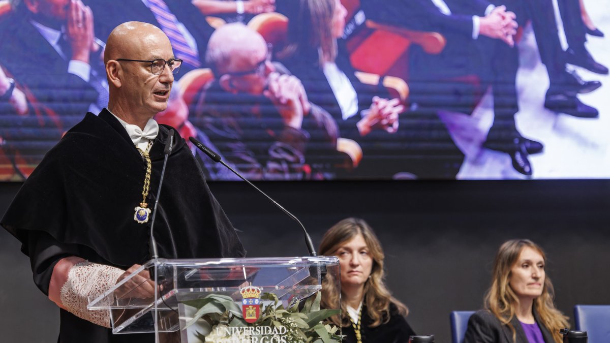 José Miguel García defiendió la universidad pública como motor de igualdad en la apertura del curso 25-26.
