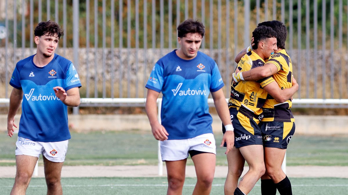 El Recoletas Burgos suma su primera victoria de liga en San Amaro ante la Santboiana.