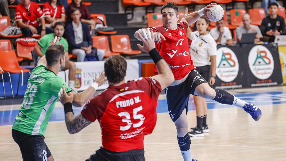El UBU San Pablo Burgos vence al Cajasol Proin Sevilla en El Plantío (31-29)