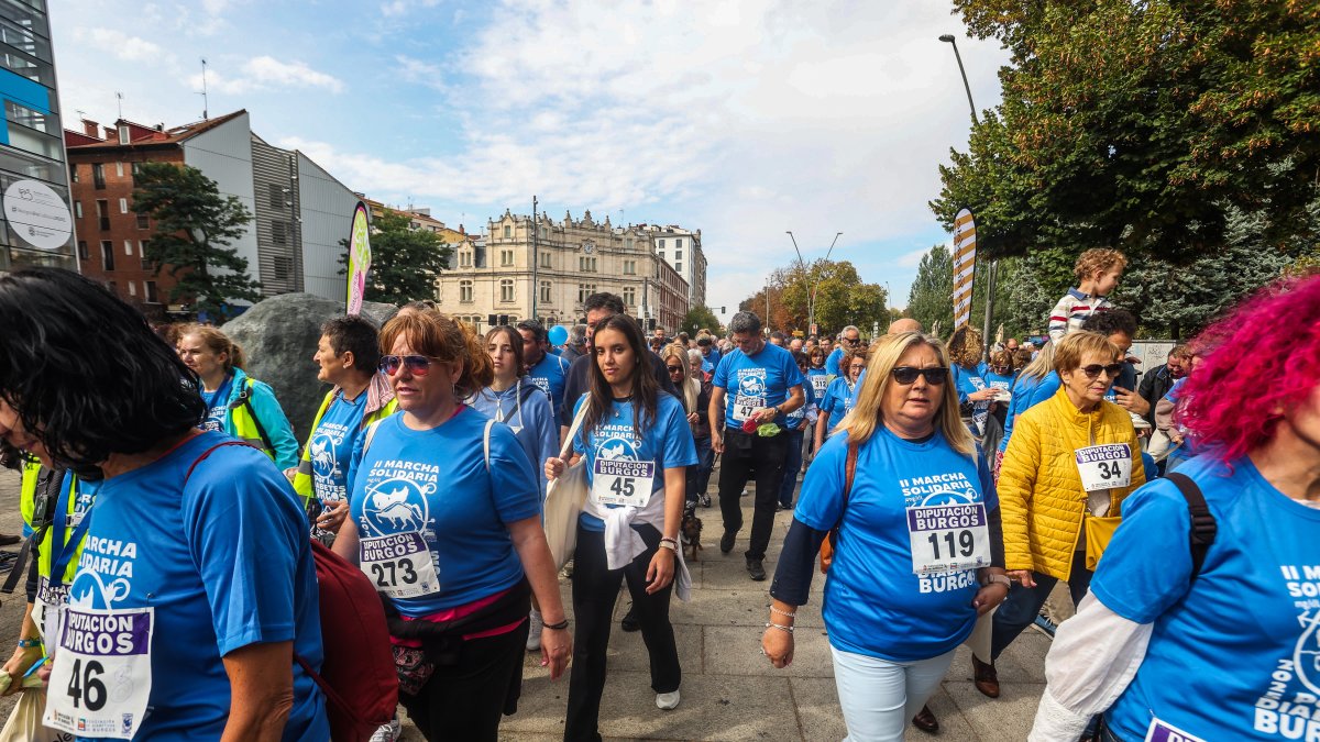 La Marcha por la Diabetes recorrió este domingo el centro de Burgos.
