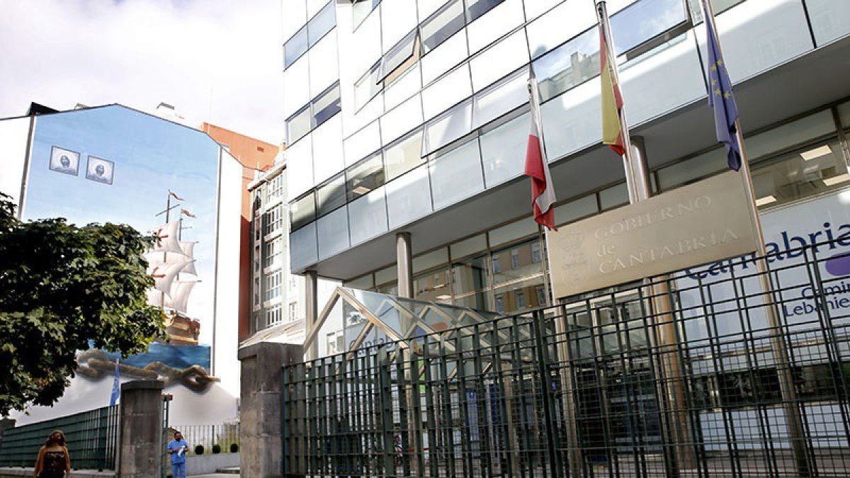 Archivo - Sede del Gobierno de Cantabria.