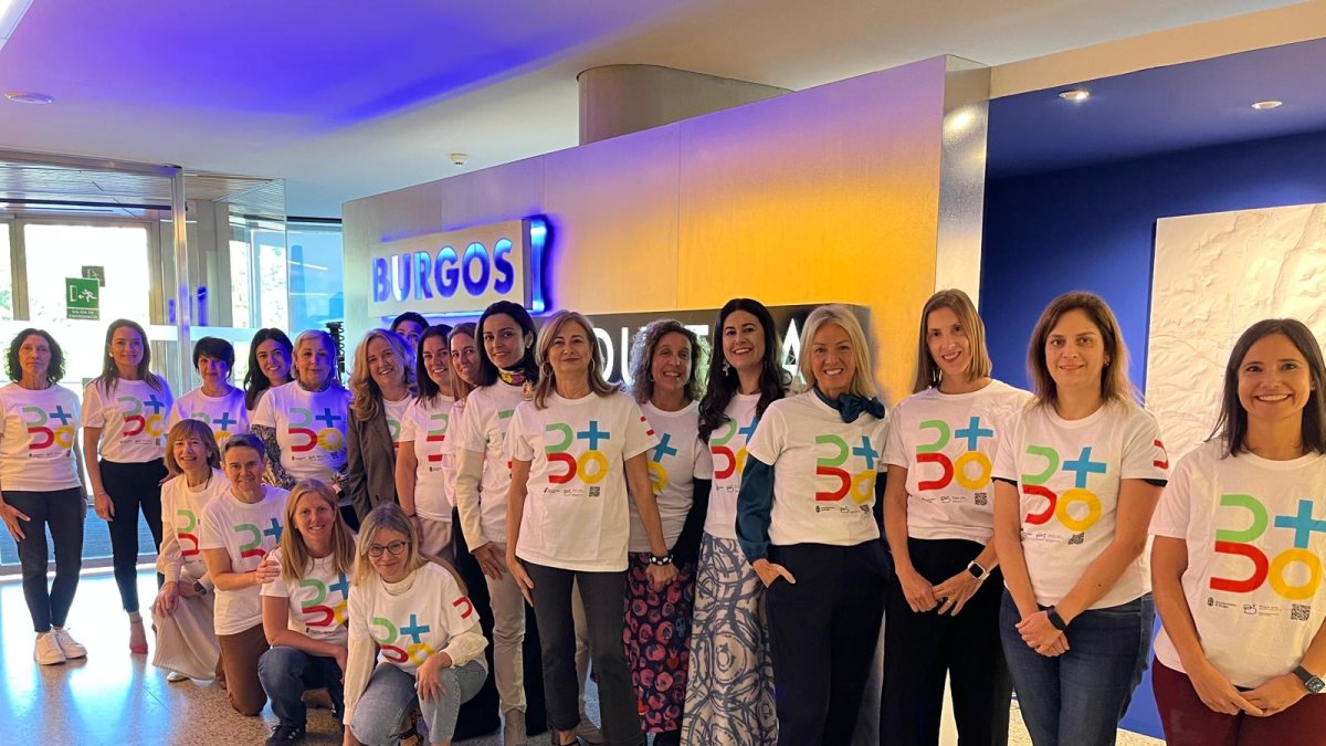 Participantes en la tercera reunión de LideraMdo, foro de liderazgo femenino en la industria.