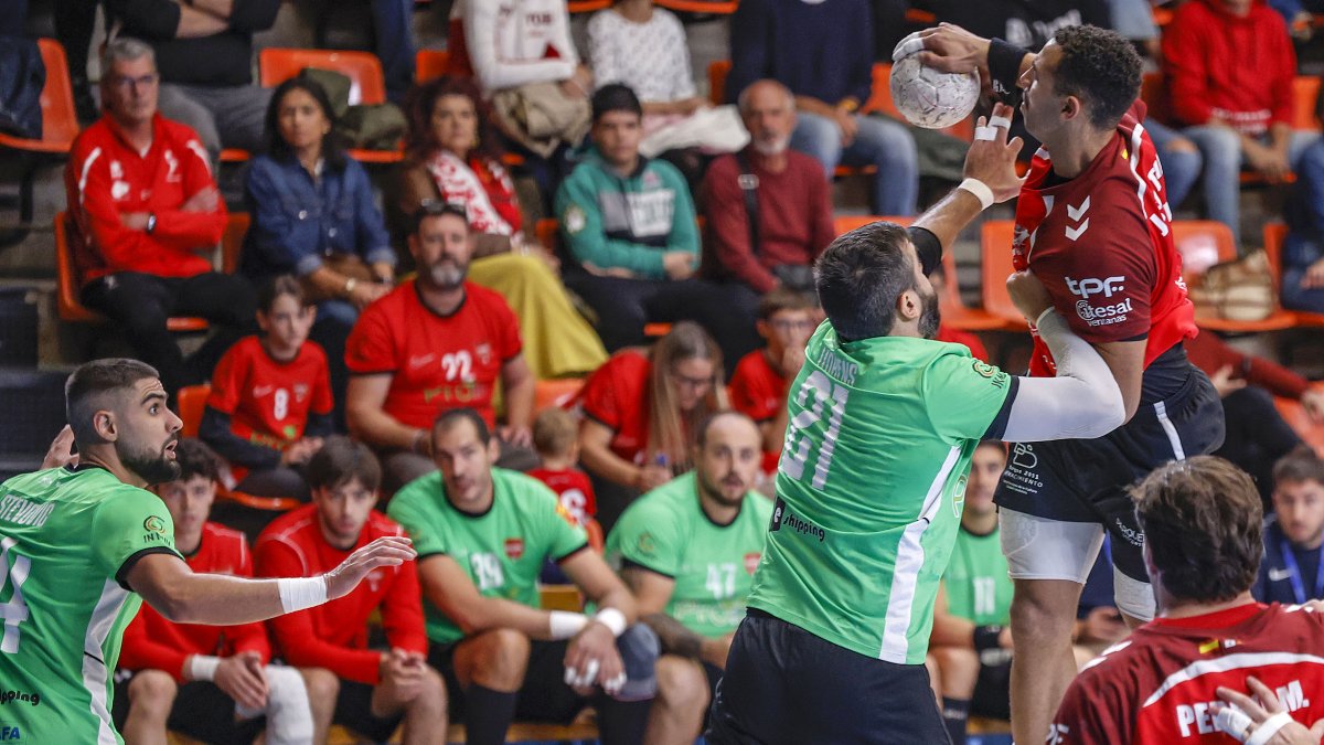 Imagen del partido entre el UBU San Pablo Burgos 2031 y Sevilla.