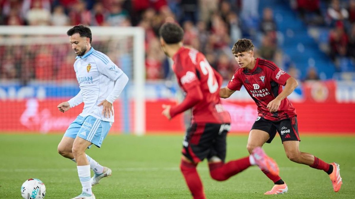 Imagen del partido entre el Mirandés y el Zaragoza.