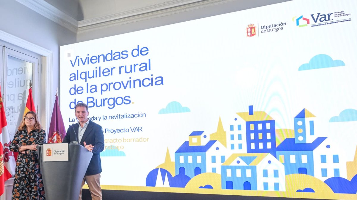 El presidente de la Diputación, Borja Suárez, durante la presentación de la primera fase del programa de Vivienda de Alquiler Rural.