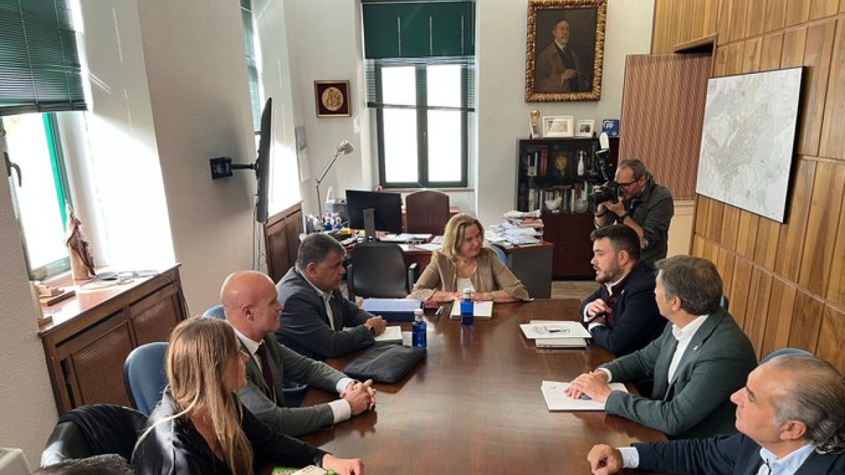 Instante de la reunión mantenida entre el club y el equipo de Gobierno.