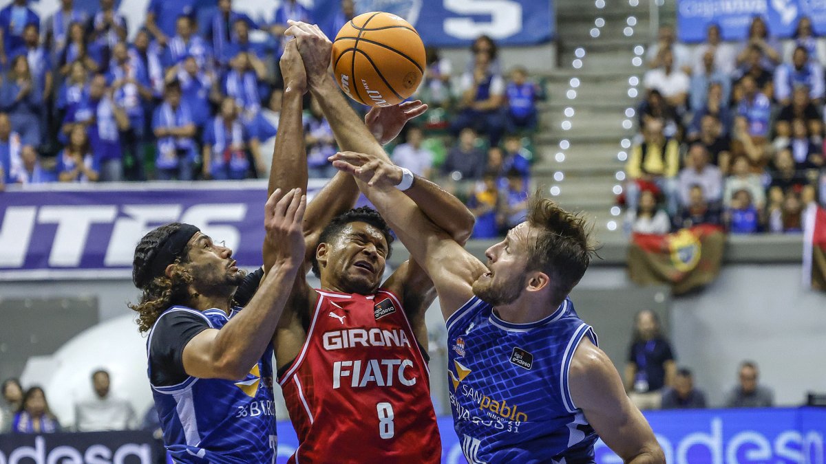Imagen del partido entre el Recoletas Salud San Pablo Burgos y el Basquet Girona.