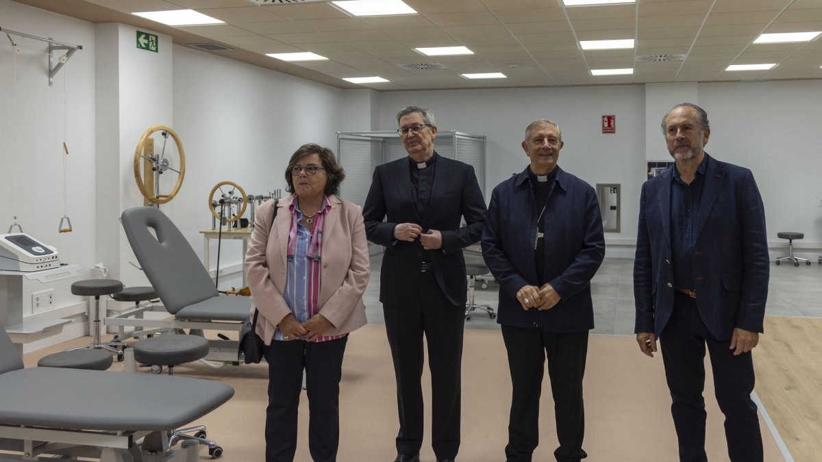 La Universidad Pontificia de Salamanca (Upsa) inaugura el edificio ''Germán Sánchez Ruipérez'' en el que se ubicarán los grados de Fisioterapia y de Nutrición Humana y Dietética de la Facultad de Ciencias de la Salud, con la presencia del gran canciller y obispo de Ciudad Rodrigo y de Salamanca, José Luis Retana; el rector, Santiago García-Jalón de la Lama; la decana de la Facultad de Ciencias de.