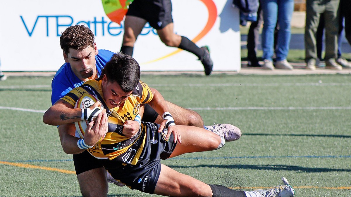 El Recoletas Burgos remonta 17 puntos pero el Cisneros empató en el descuento.