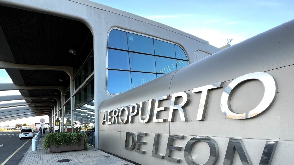 Archivo - Aeropuerto de León.