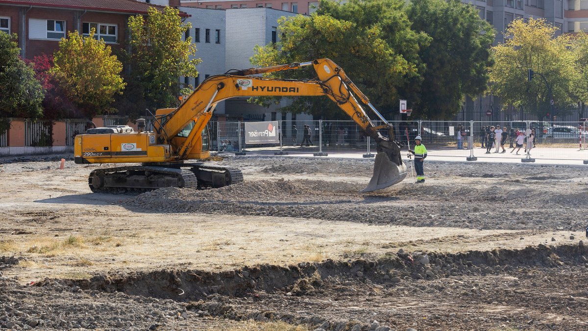 Los trabajos para ampliar el instituto Diego de Siloé, en la zona sur de la ciudad, comenzaron a finales de septiembre.