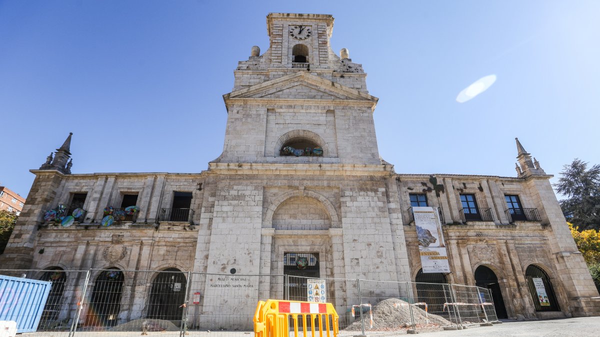 Los accesos a la iglesia del Monasterio de San Juan presentan este estado.