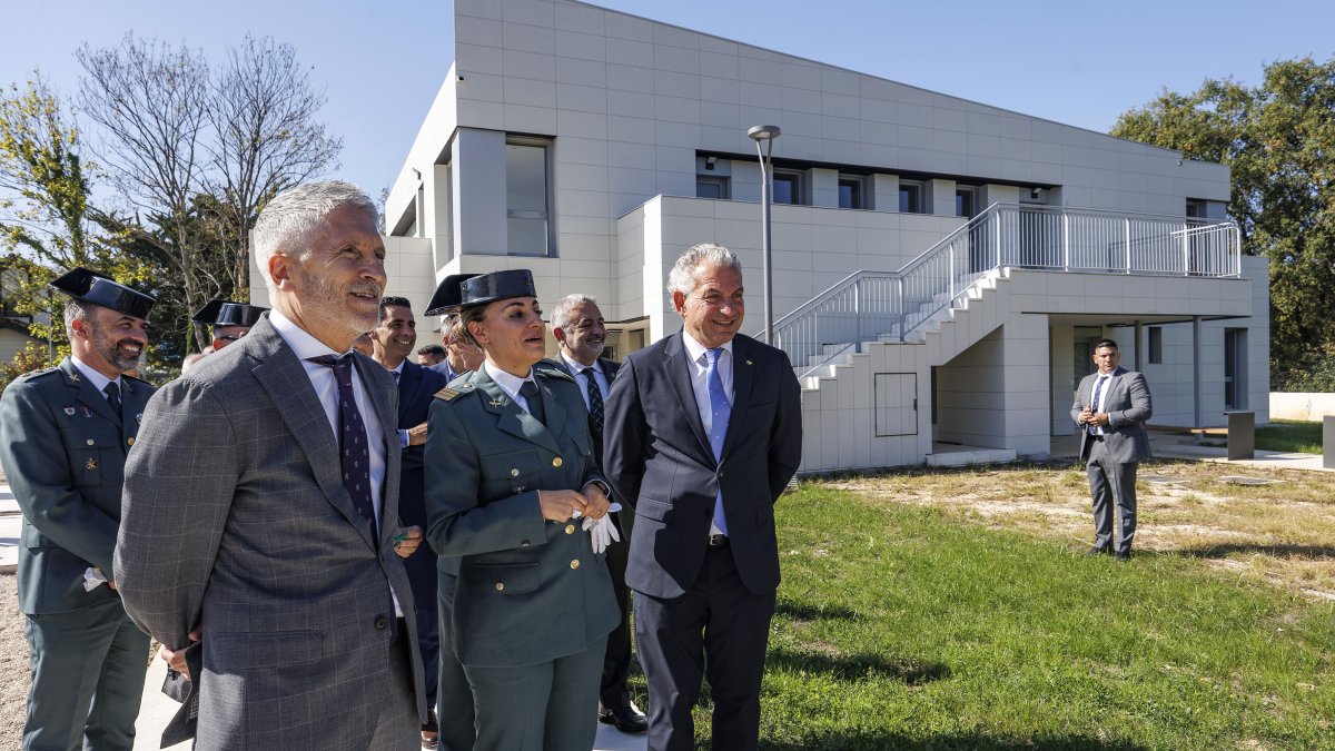Imagen de la inauguración del cuartel de Villasana de Mena.