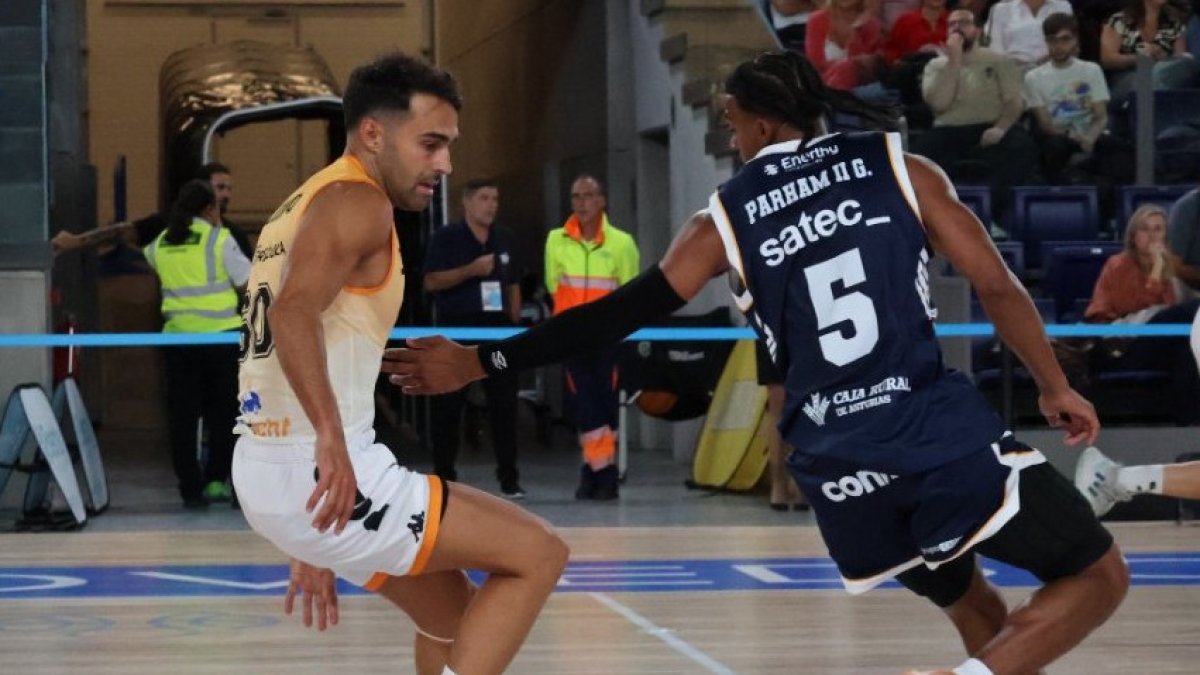 Imagen del partido entre el Alimerka Oviedo y Grupo Ureta Tizona Burgos.