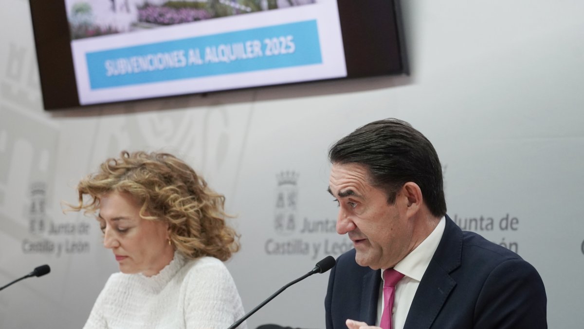 El consejero de Medio Ambiente, Vivienda y Ordenación del Territorio, Juan Carlos Suárez-Quiñones, presenta la convocatoria de las ayudas al alquiler y a la accesibilidad.