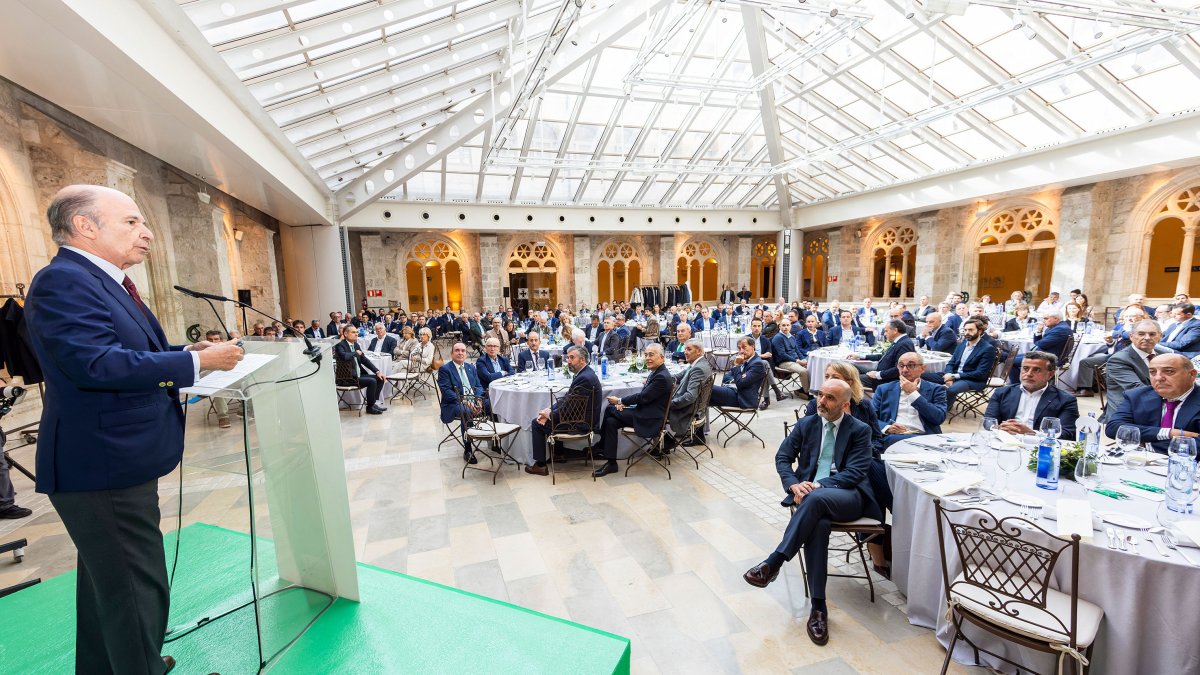 Carlos Rodríguez Braun, en la Mesa de Actualidad Empresarial de Cajaviva Caja Rural.