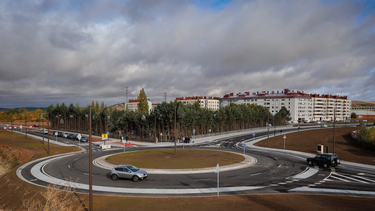 Esta es la primera rotonda 'a la holandesa' de Burgos, en la que los ciclistas tienen preferencia de paso.