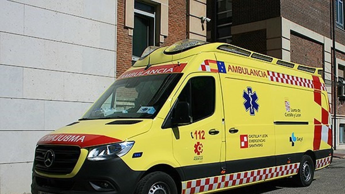 Archivo - Imagen de archivo de una ambulancia del Sacyl.