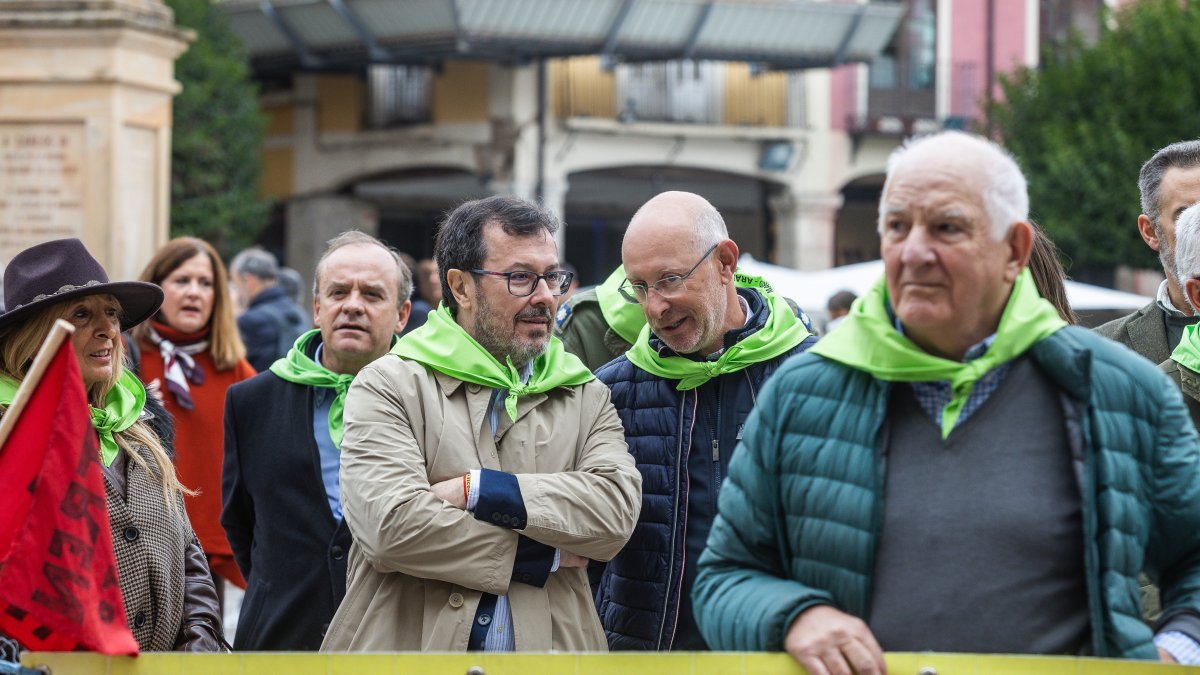 El portavoz nacional de Vox, José Antonio Fúster, se sumó al plante por el Tren Directo durante su visita a Burgos.