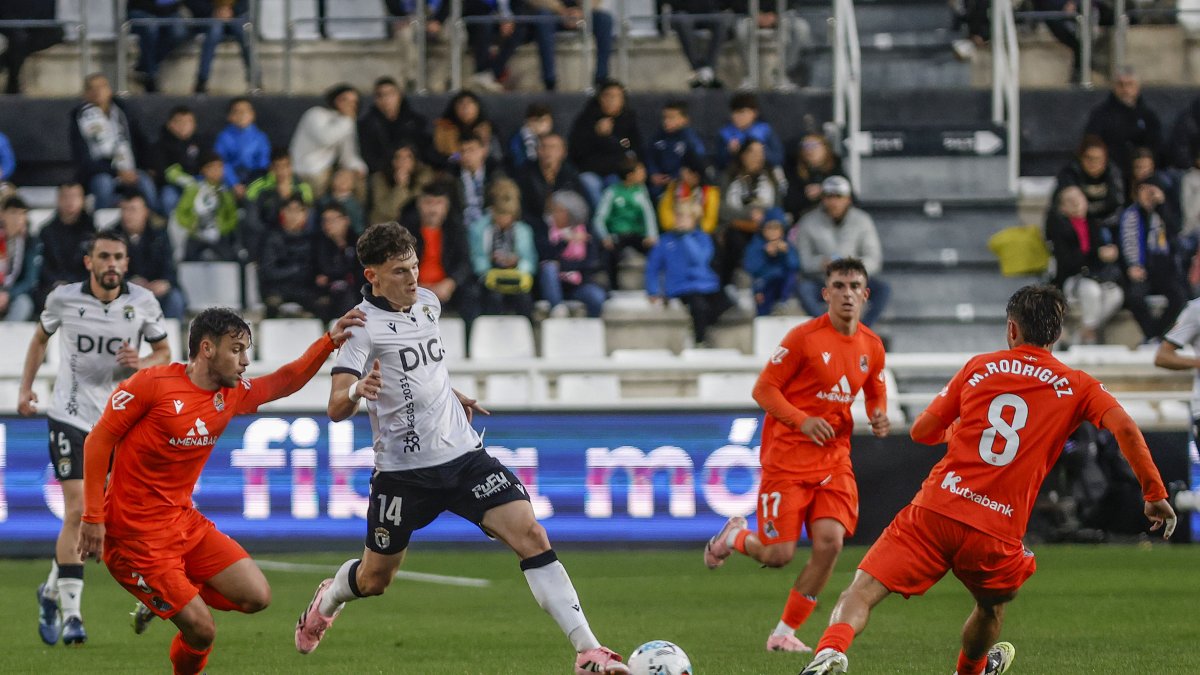 El Burgos vence a la Real B y encadena dos triunfos que lo reenganchan a la  zona alta
