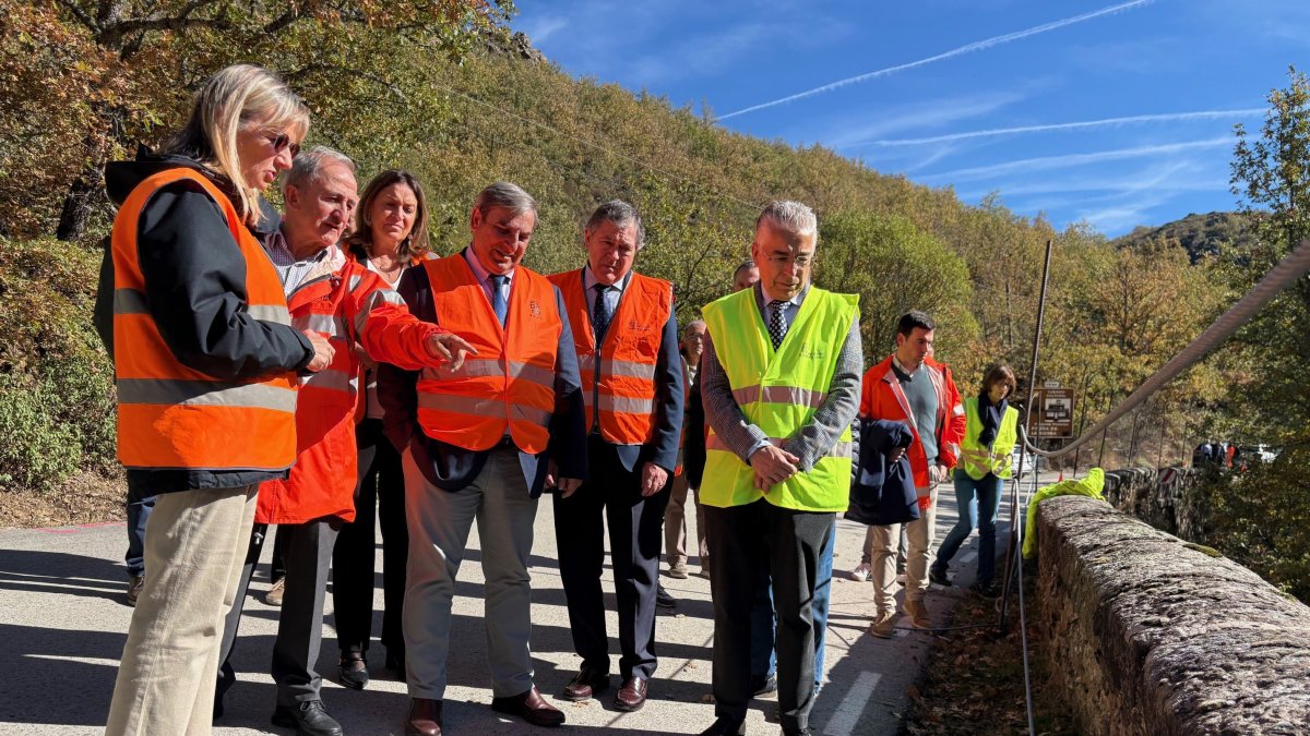 Visita del consejero a Salas.