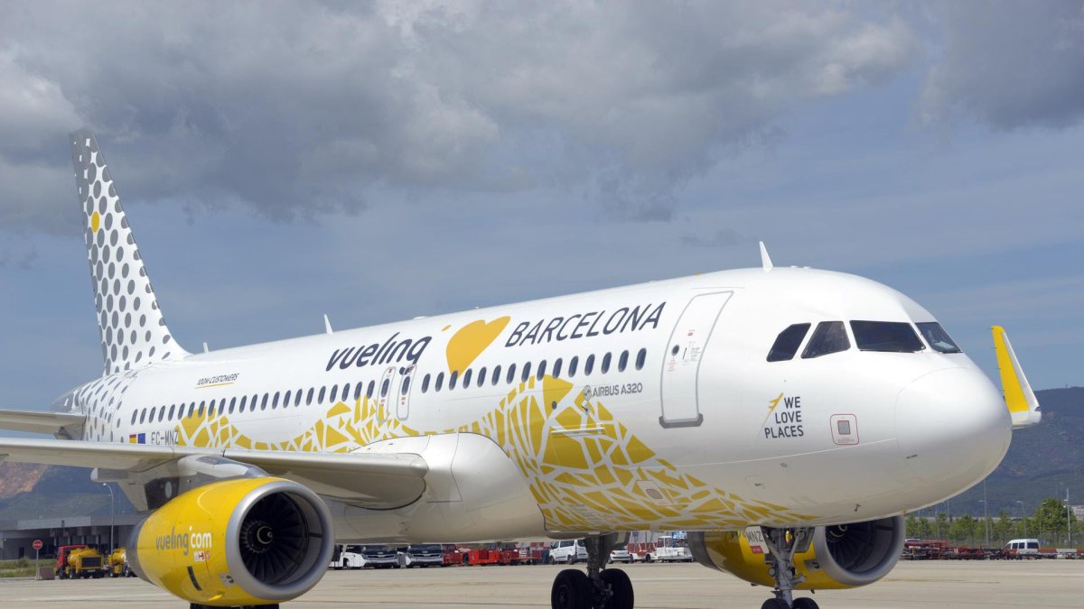 Archivo - Un avión de Vueling.