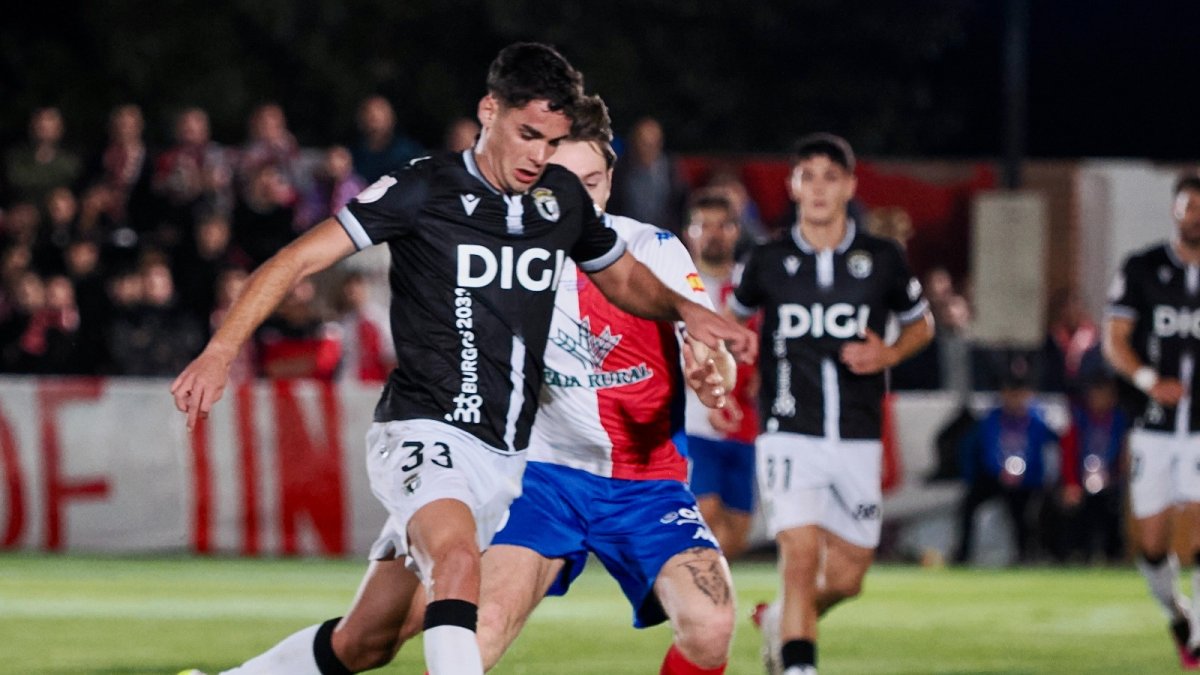 Imagen del partido entre el Tordesillas y el Burgos CF.