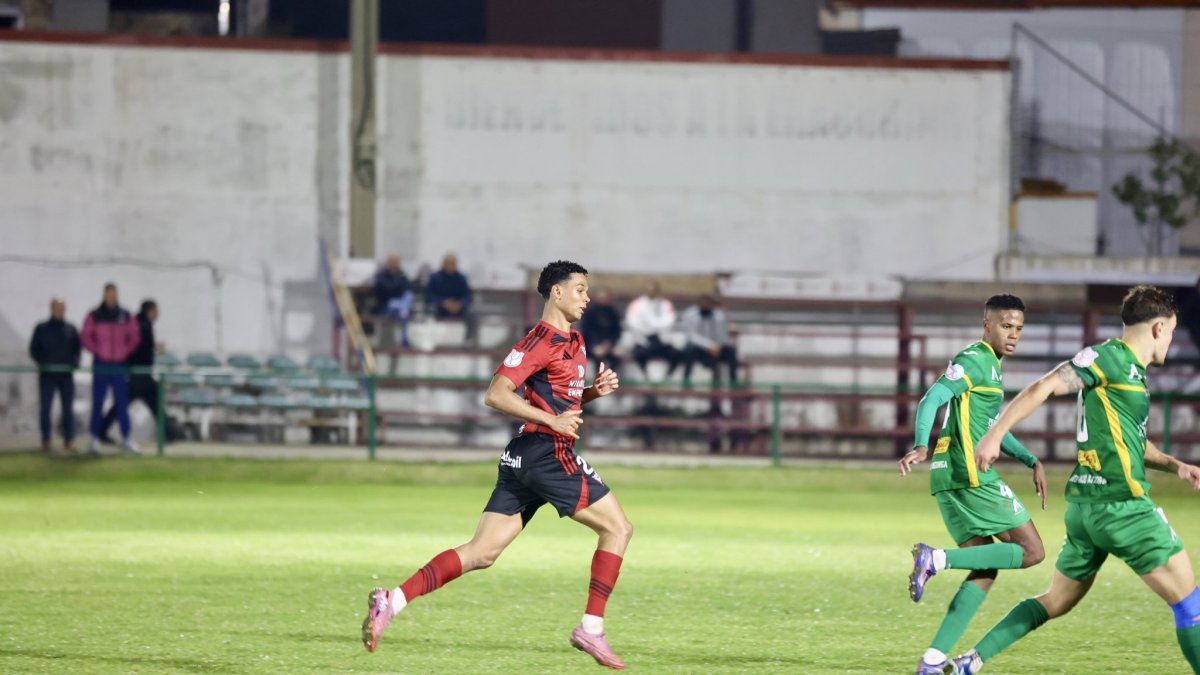 Imagen del partido entre el Astorga y el Mirandés.