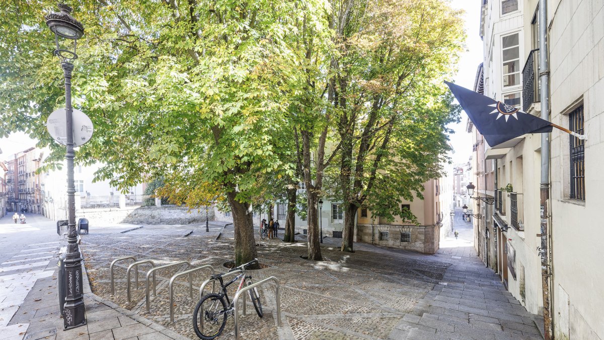 El proyecto preveía una nueva rampa que rodearía toda la plaza para llegar desde Las Llanas a Fernán González.