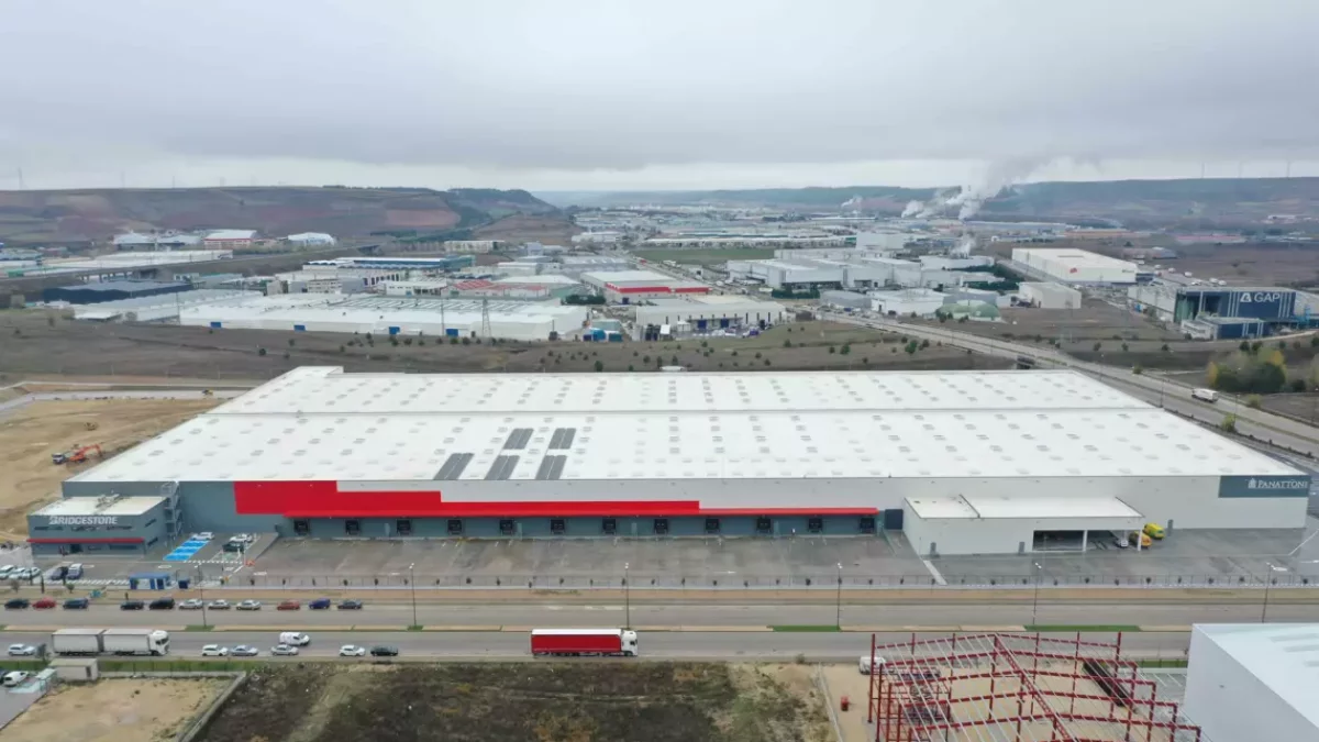 El centro logístico de Accolade, desarrollado en colaboración con Panattoni para Bridgestone en Villalonquéjar.