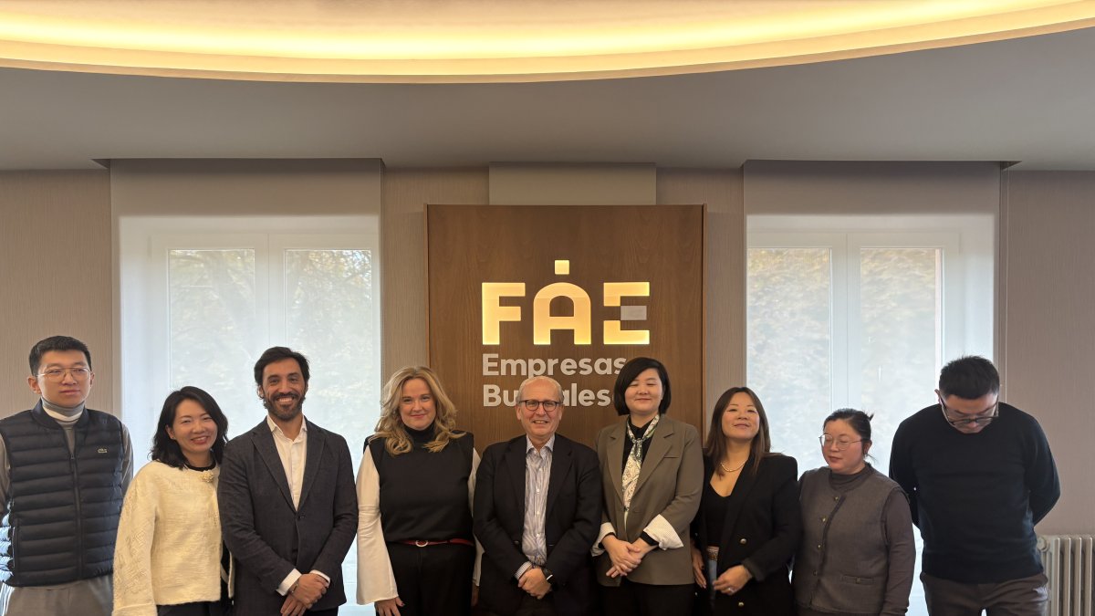 El encuentro se ha celebrado en la sede de FAE.