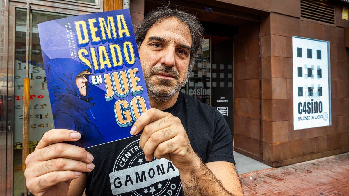 Sergio Izquierdo Betete, guionista del cómic 'Demasiado en juego'.